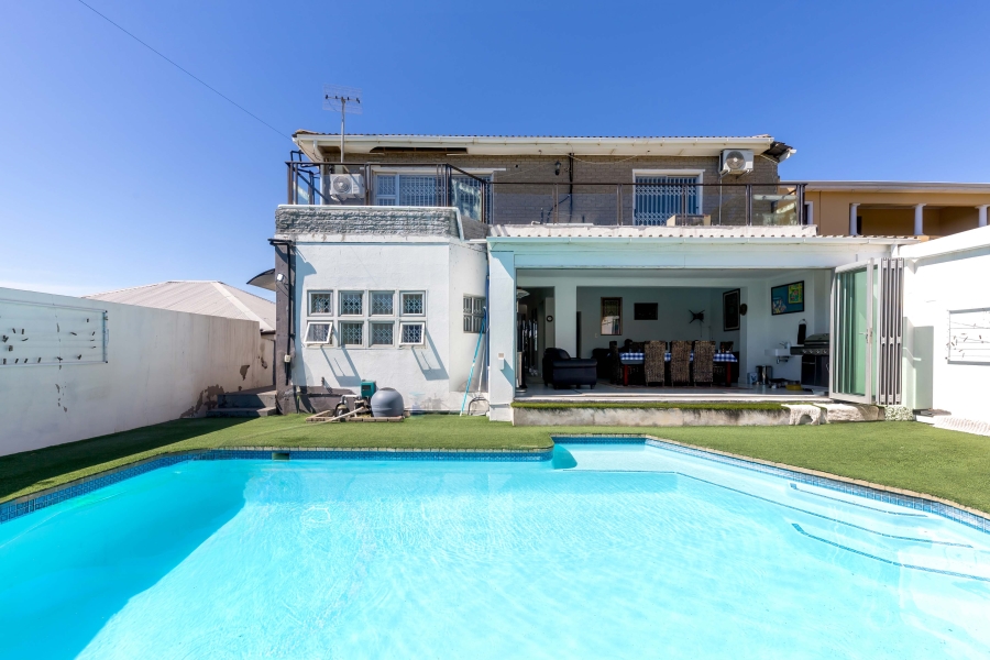 6 Bedroom Property for Sale in Walmer Estate Western Cape